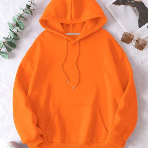 Hoodie with pockets on front with cap - Picture 6 of 6